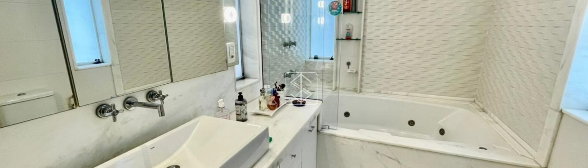 48abd0dbbc92f570bbaf8e1c7236354c-1765547790